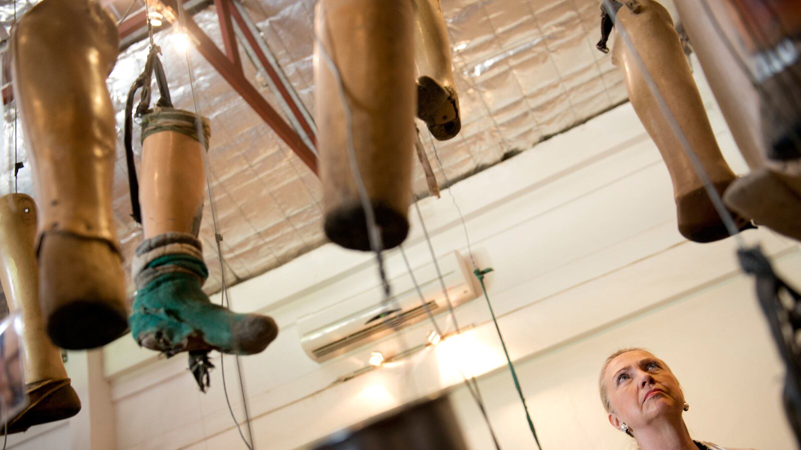 cheats/2012/07/11/hillary-clinton-visits-laos/clinton-laos-visit-cheat_flb3zg