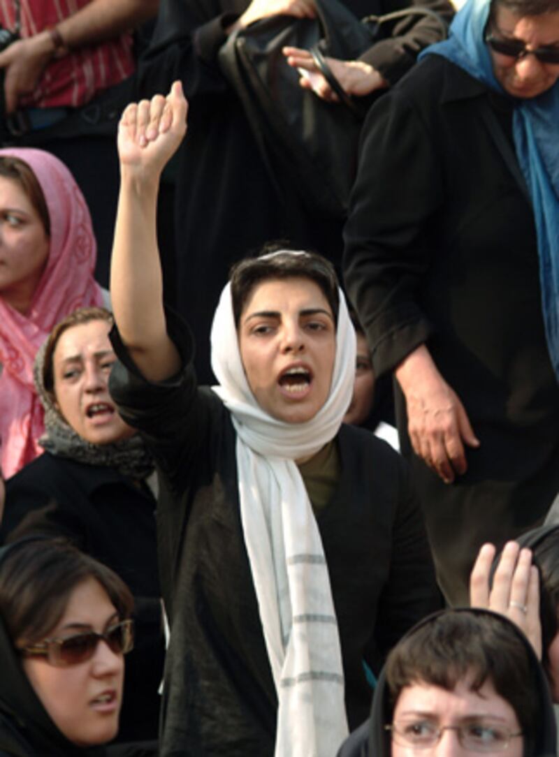 galleries/2009/06/21/iran-s-revolutionary-women/iranian-women-5_wa4zdu