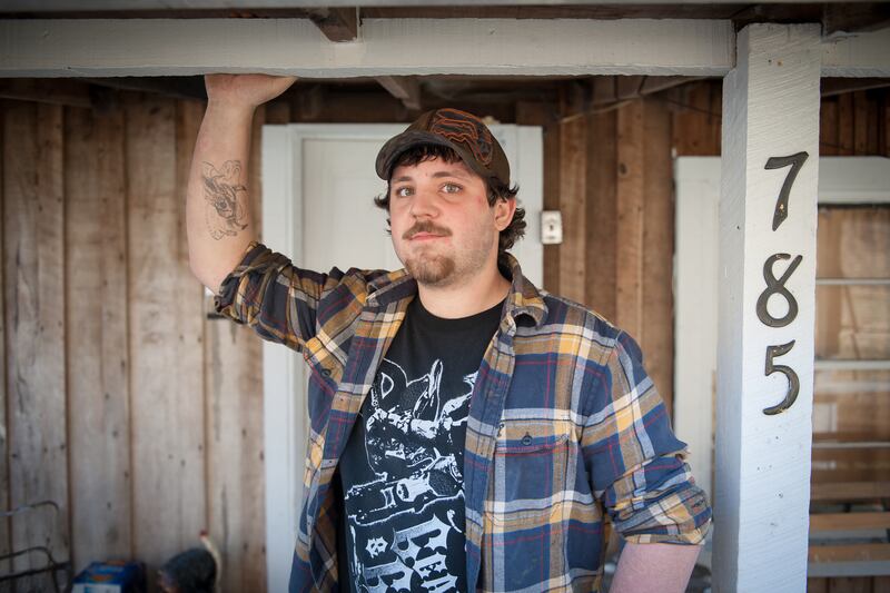 galleries/2014/03/02/the-west-virginia-river-no-one-can-drink-from-photos/140228-weastva-water5_mbmozc