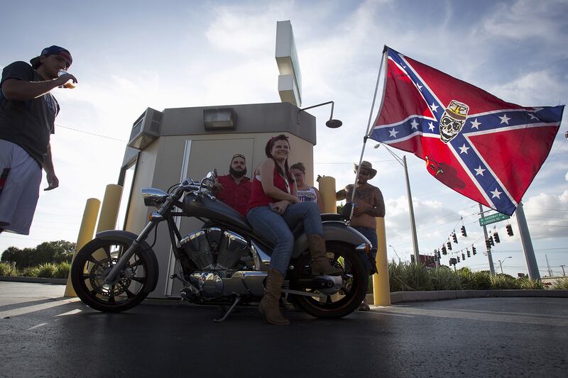 galleries/2015/06/27/confederate-flag-rally-ride-for-pride-photos/150627-confederate-pride-02_ajdajw