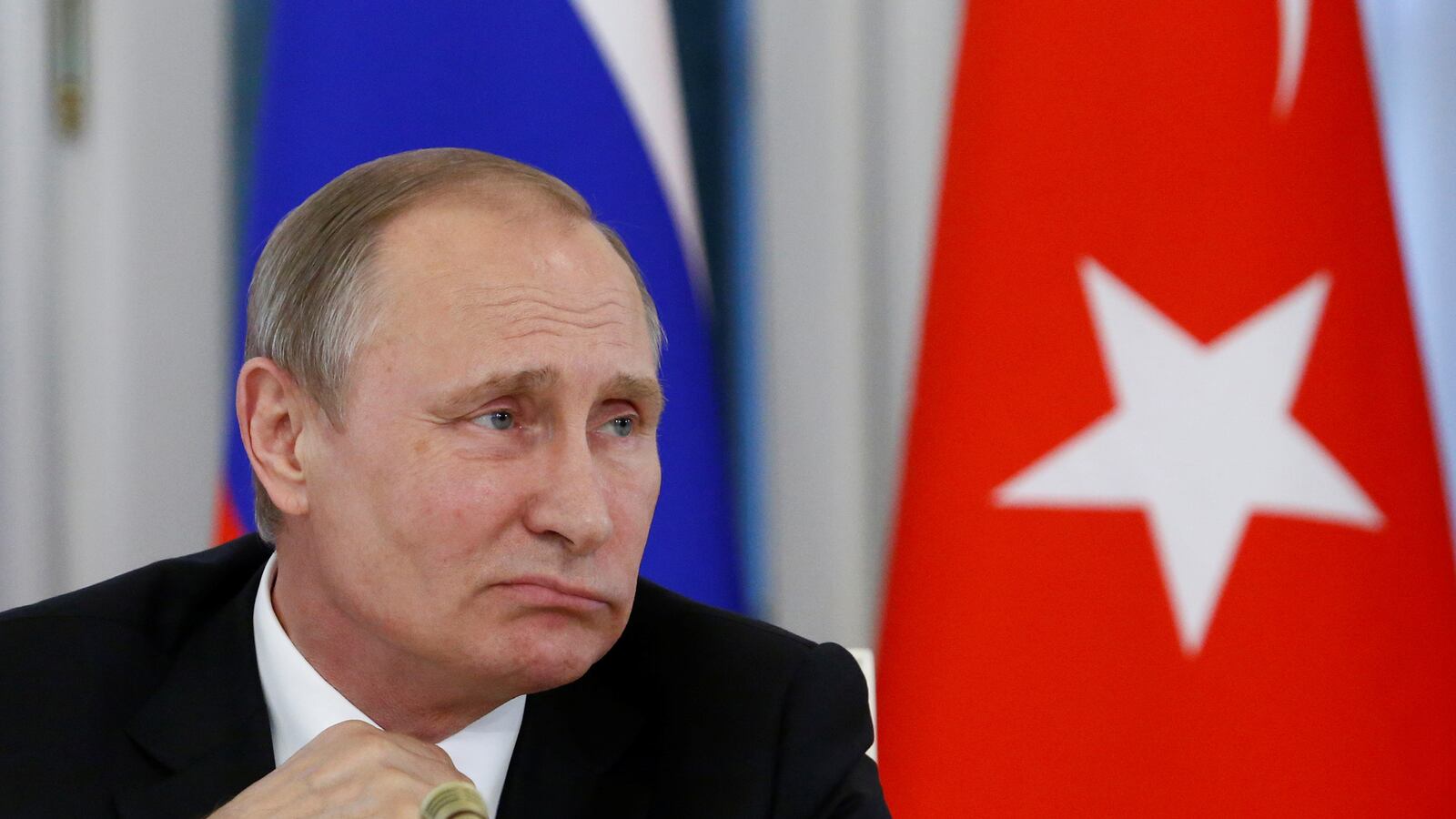 articles/2016/10/05/is-vladimir-putin-poisoning-u-s-diplomats/161004-nemtsova-russia-tease_mj8mmb