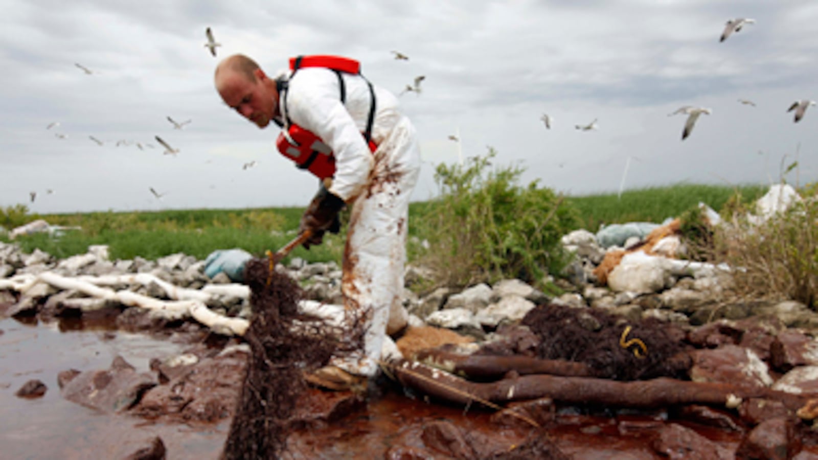 articles/2010/11/30/oil-spill-outrage-how-congress-deprived-cash-from-prevention-and-clean-up-program/outzen-oil_144194_l8sgwg