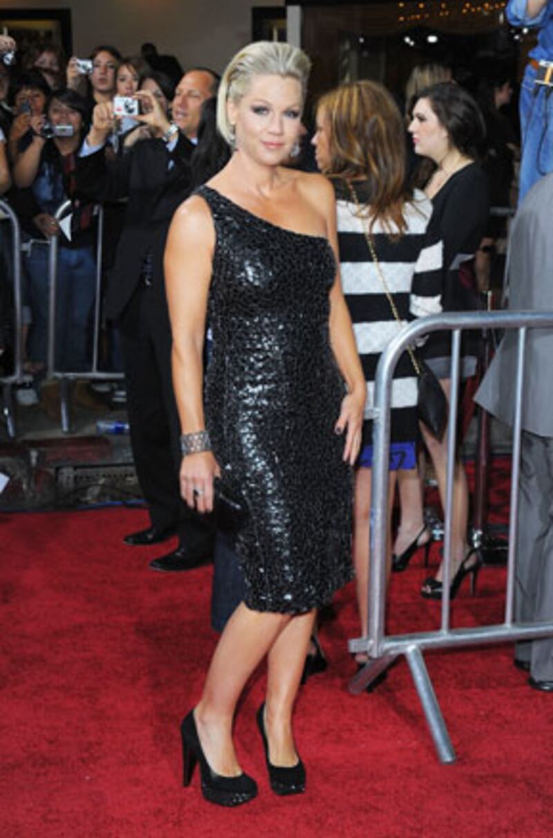 galleries/2009/11/17/new-moon-rises-over-hollywood/twilight-new-moon---garth_fvv9vk