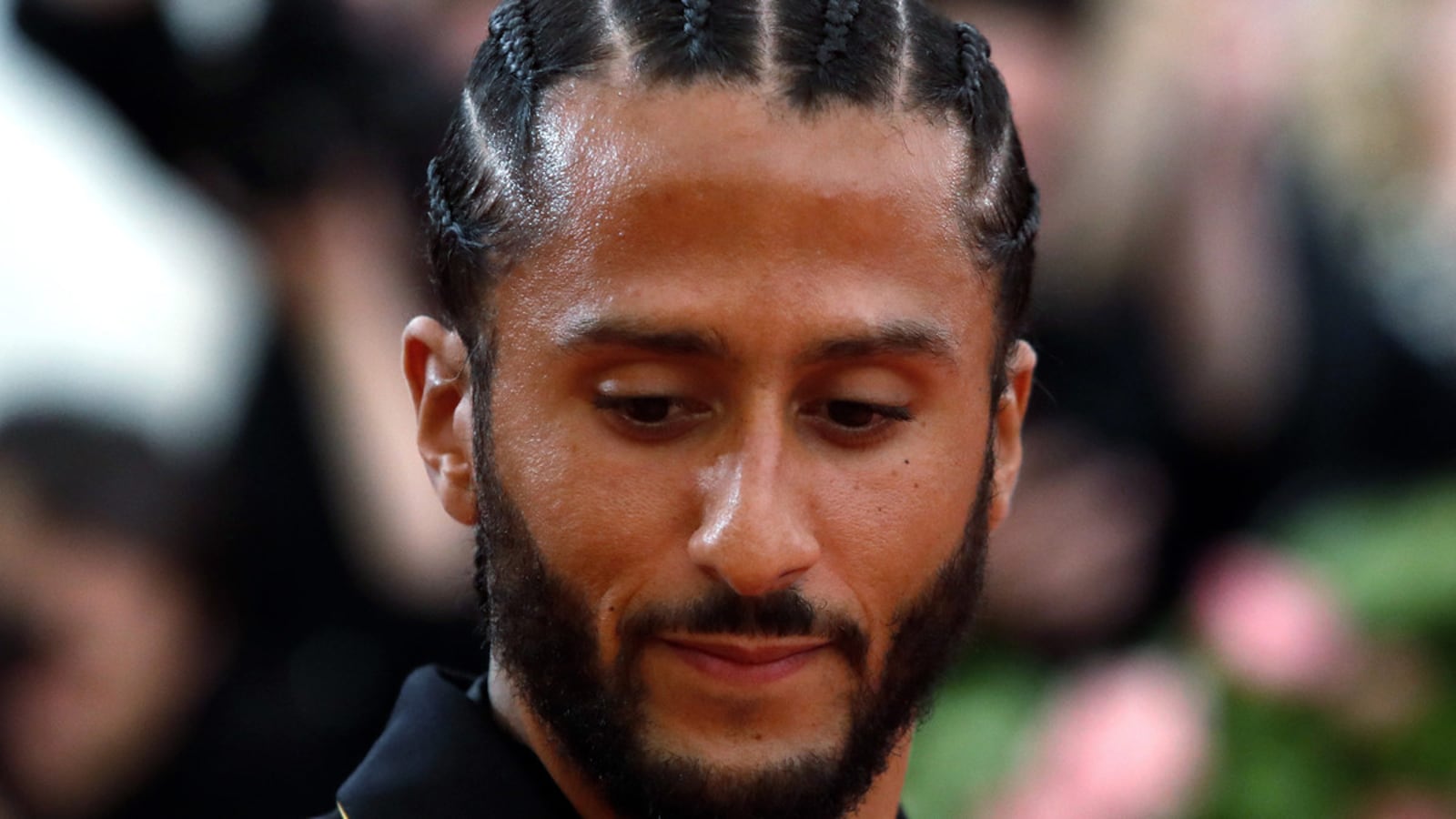 200125-holloway-colin-kaepernick-hero_dbvmth