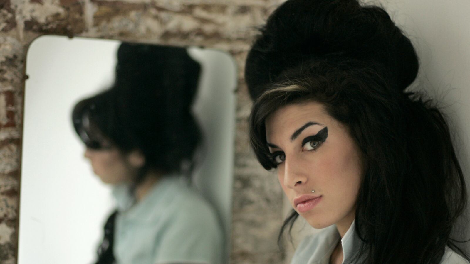 cheats/2011/08/28/vma-to-pay-tribute-to-winehouse/amy-winehouse-interview-cheat_lpamiq
