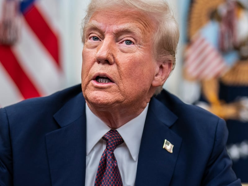 Trump in oval office