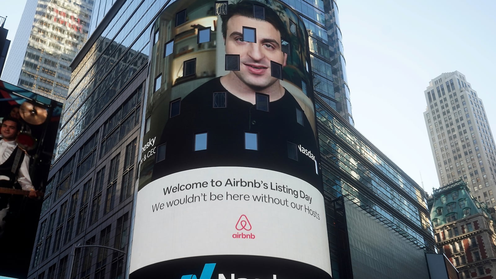 121020-airbnb-cheat_b77fww