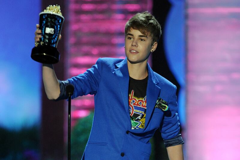 articles/2011/06/06/7-wildest-moments-from-the-2011-mtv-movie-awards/mtv-movie-awards-donnelly_h35t9e