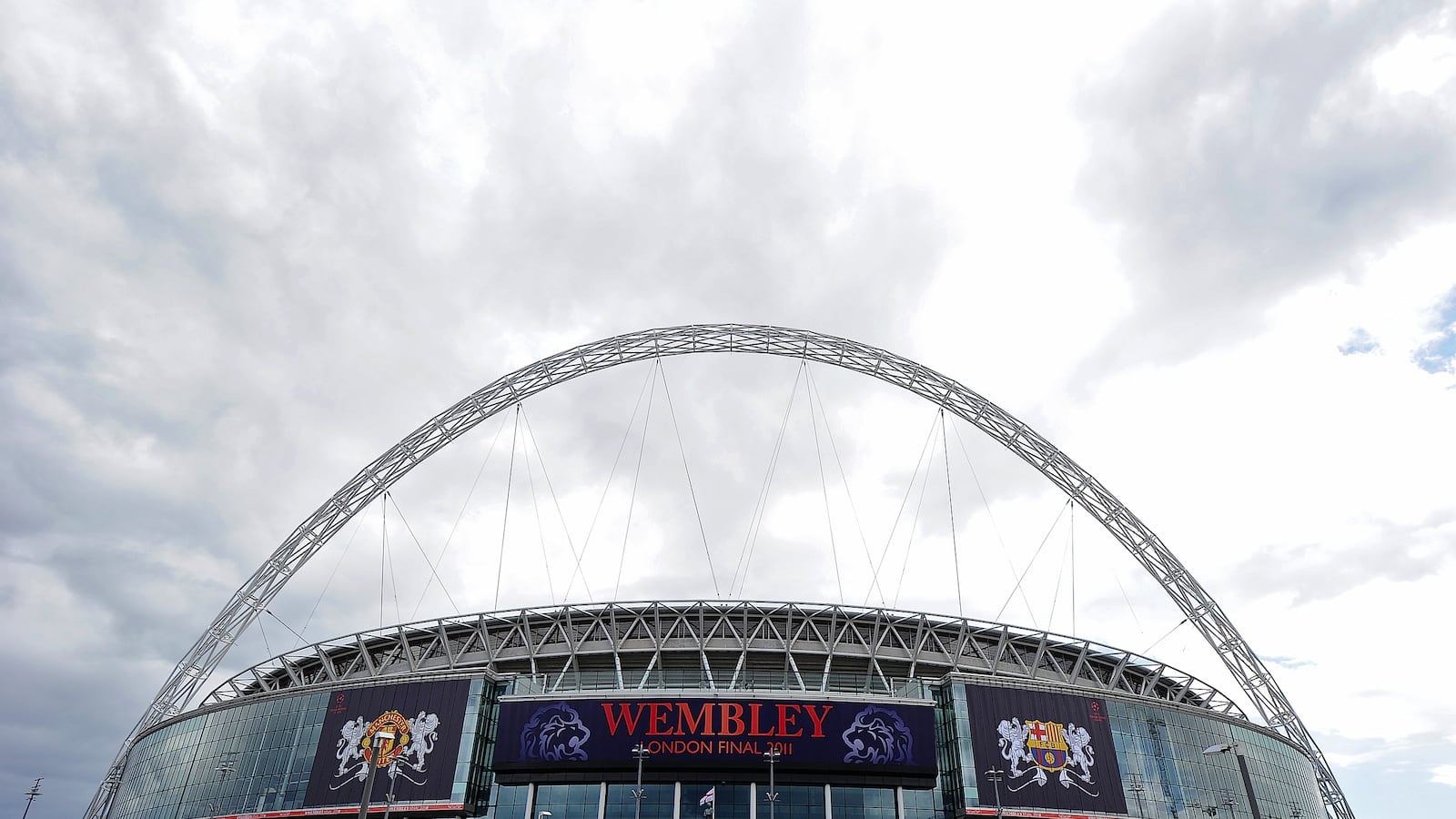 cheats/2015/05/22/live-wwii-bomb-found-by-london-stadium/150522-webley-stadium-WWII-bomb-cheat_uevan2