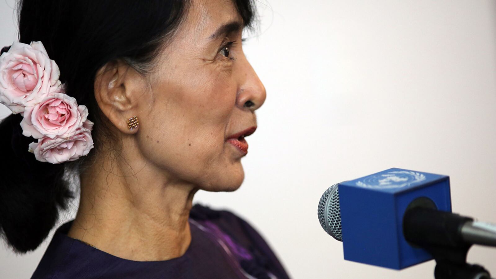 cheats/2012/09/27/u-s-eases-burma-import-ban/burma-suu-sanctions-cheat_qq3nfg