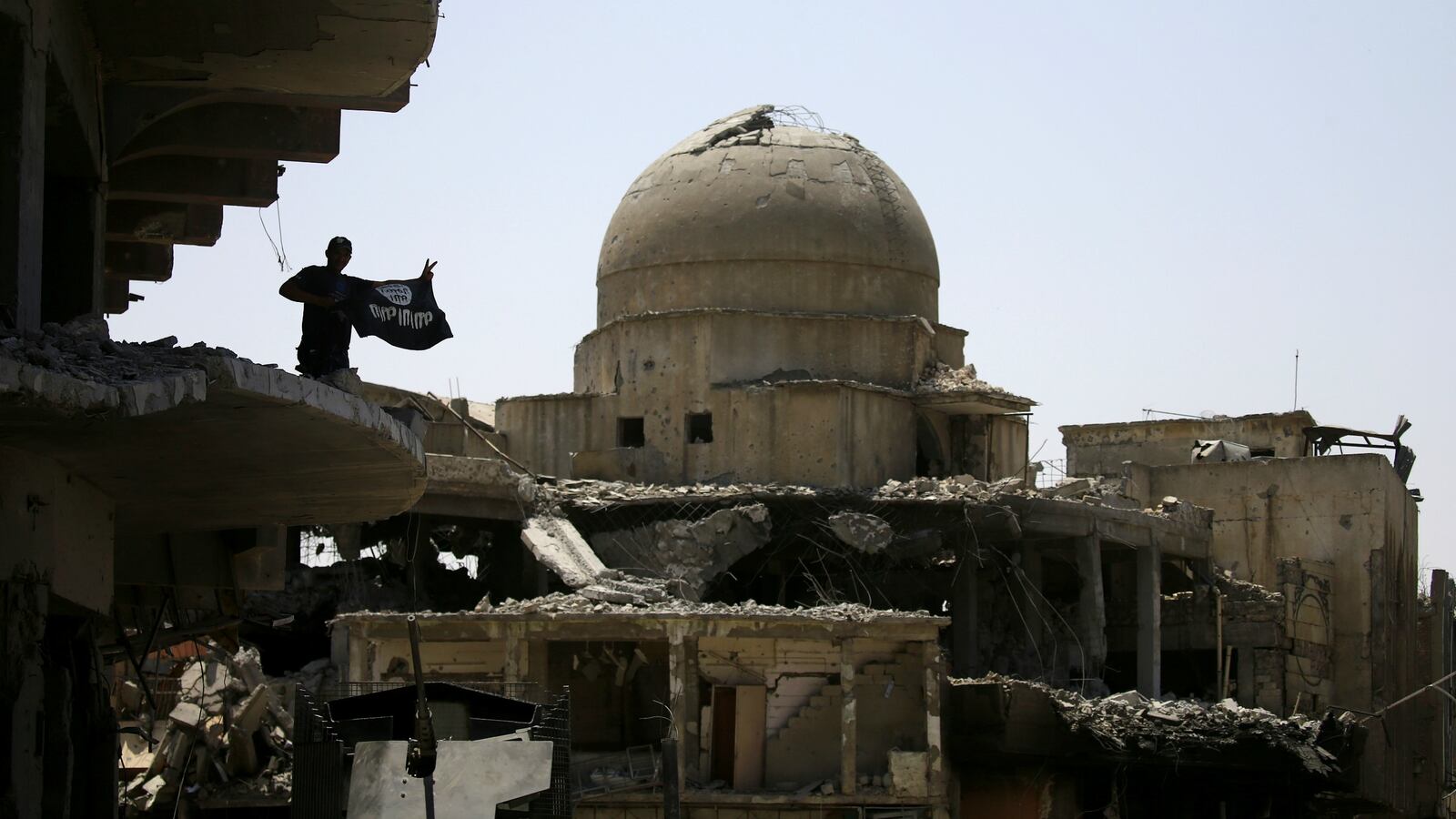 180609-france-iraqi-refugee-isis-cheat_vxyu5d