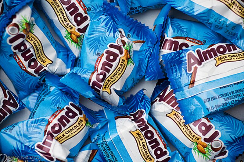 galleries/2011/10/14/most-fattening-halloween-candy-snickers-twix-kit-kat-candy-corn-photos/deadliest-halloween-candy-most-fattening-gal-almond-joy_h3dtik