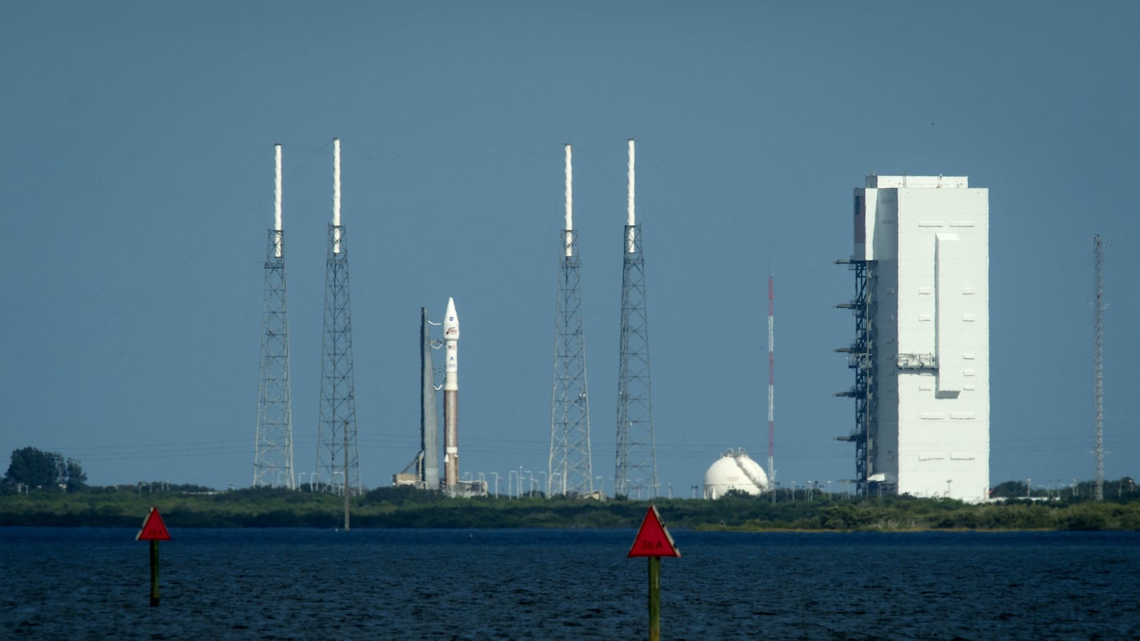 cheats/2014/09/22/nasa-s-maven-spacecraft-arrives-at-mars/140922-maven-mars-cheat_fivyqh