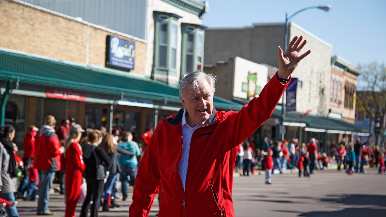 articles/2014/10/15/south-dakota-s-bizarre-four-way-senate-election-that-is/141014-jacobs-dakota-tease_yrnqqm