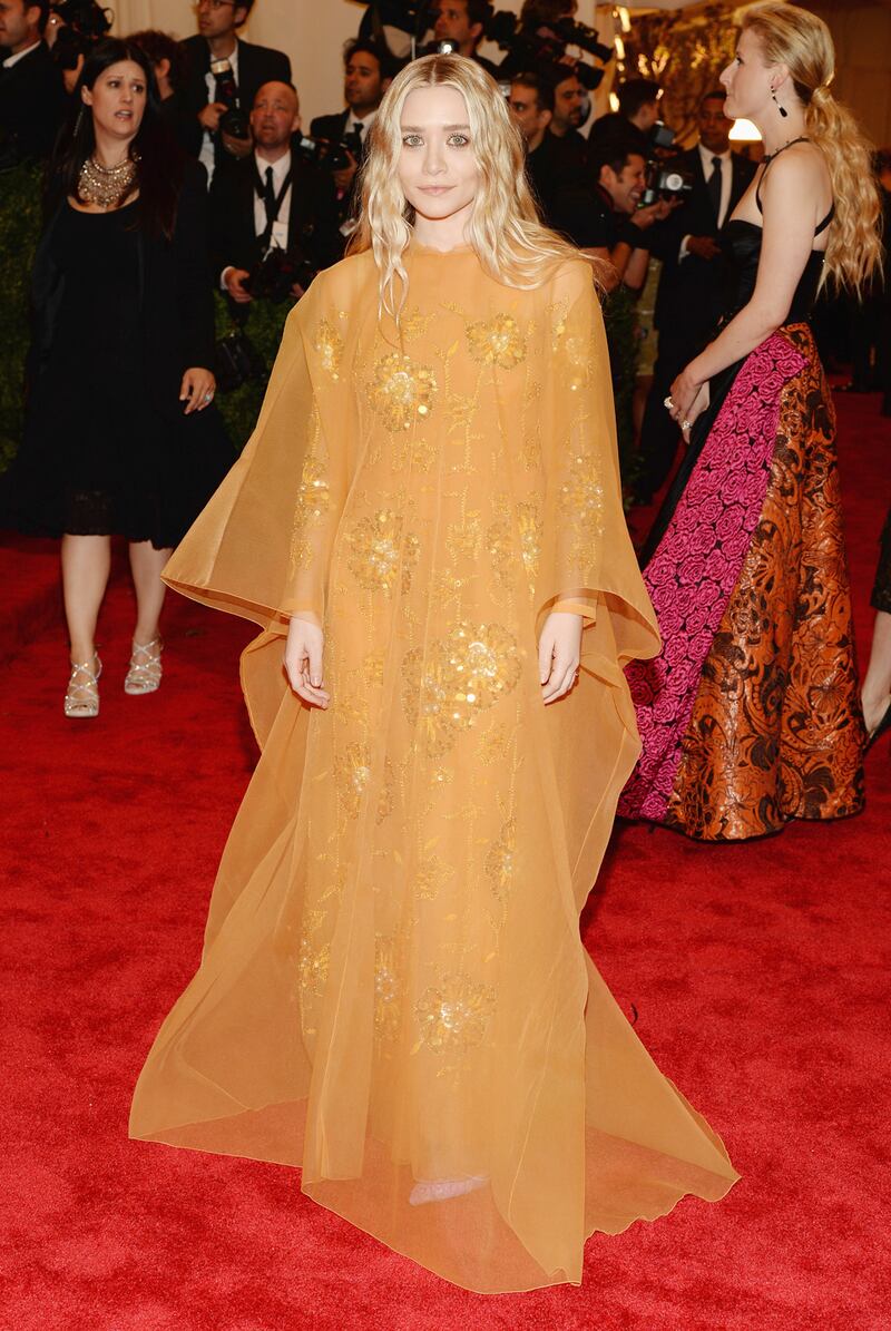 galleries/2013/05/06/met-gala-2013-red-carpet-gallery-photos/130506-met-gala-a-olsen_ao67it