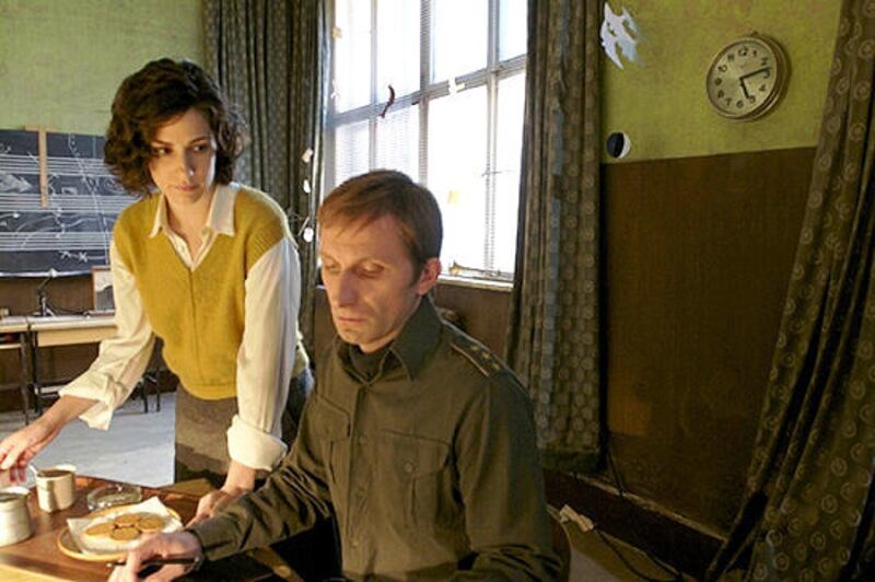 galleries/2011/09/08/25-must-see-fall-movie-preview-2011-photos/in-the-land-blood--fall-movies-2011-gal_ankdnf