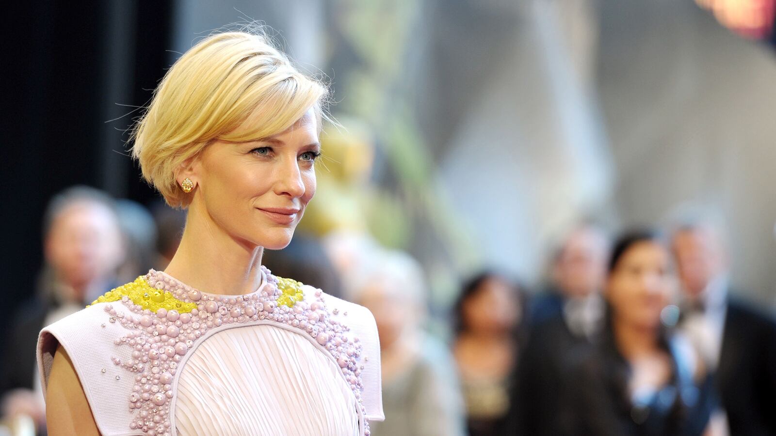 articles/2014/02/27/celebrity-stylists-dish-about-dressing-for-the-oscars/140226-cunningham-oscars_nnervx