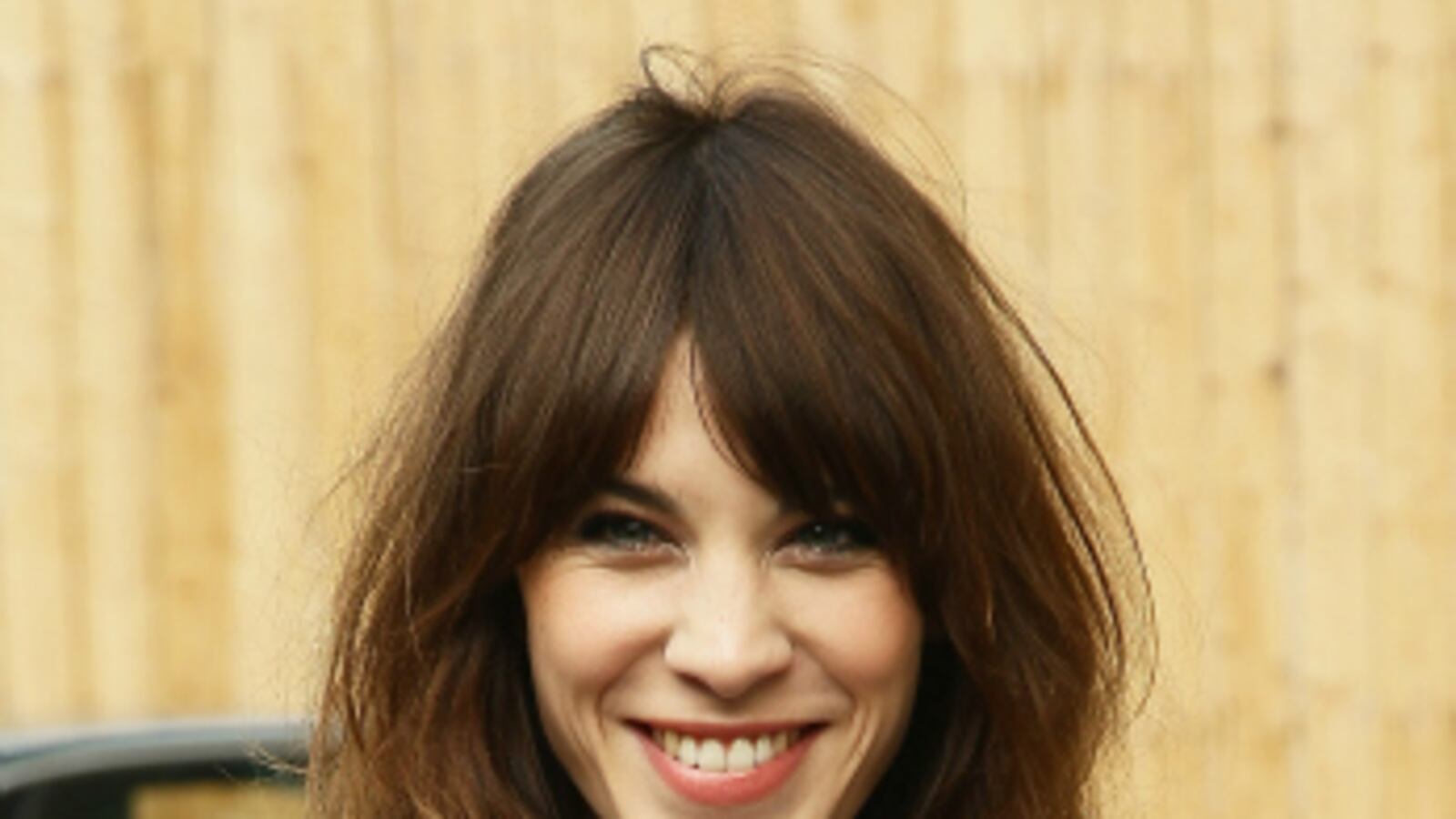 articles/2012/08/22/alexa-chung-wants-to-design-harry-shows-off-the-crown-jewels/alexa-1_xeh1iy
