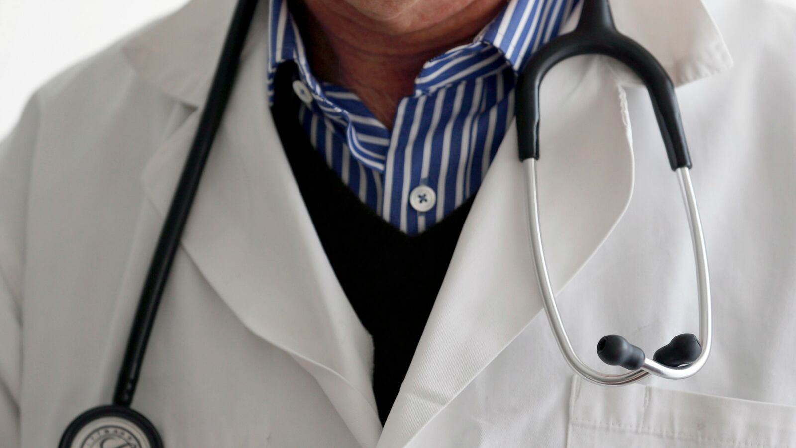 cheats/2016/07/06/report-2-400-u-s-doctors-sanctioned-for-sexual-abuse-of-patients/160706-doctor-investigation-cheat_kqe2ee