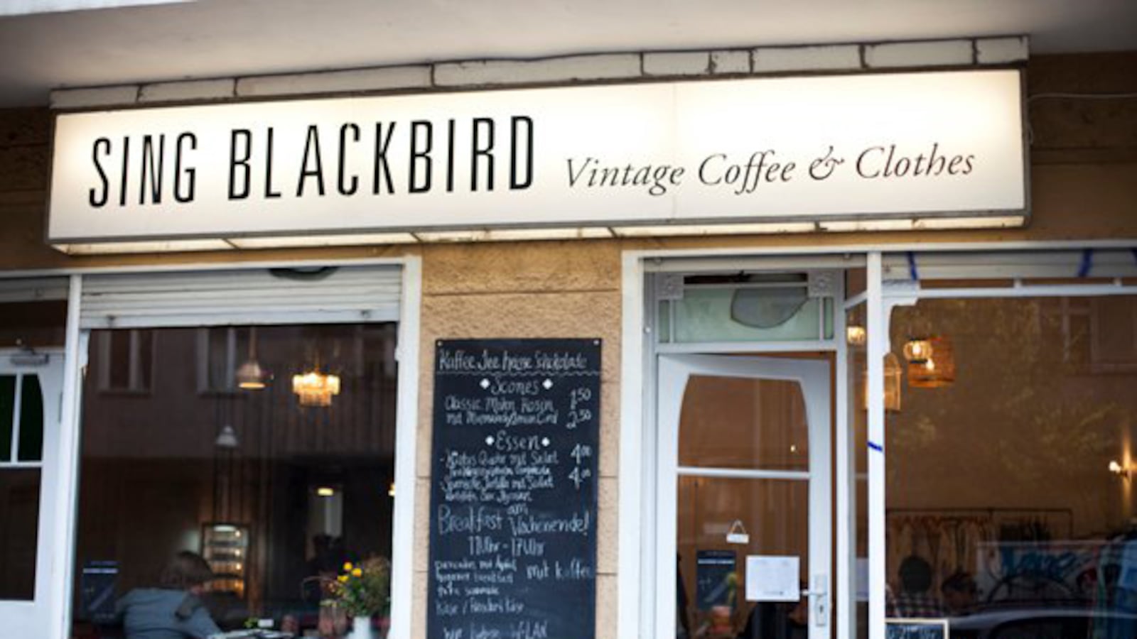 articles/2011/09/20/sing-blackbird-in-berlin-combines-vintage-clothing-and-veganism/sing-blackbird-hannon_pkg6oe