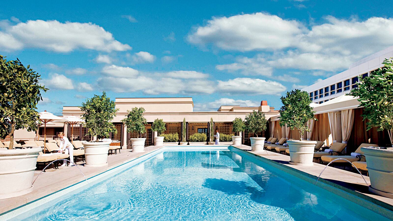 galleries/2013/11/10/celebrating-100-years-of-beverly-hills/131106-beverly-hills-tease_bktuy2