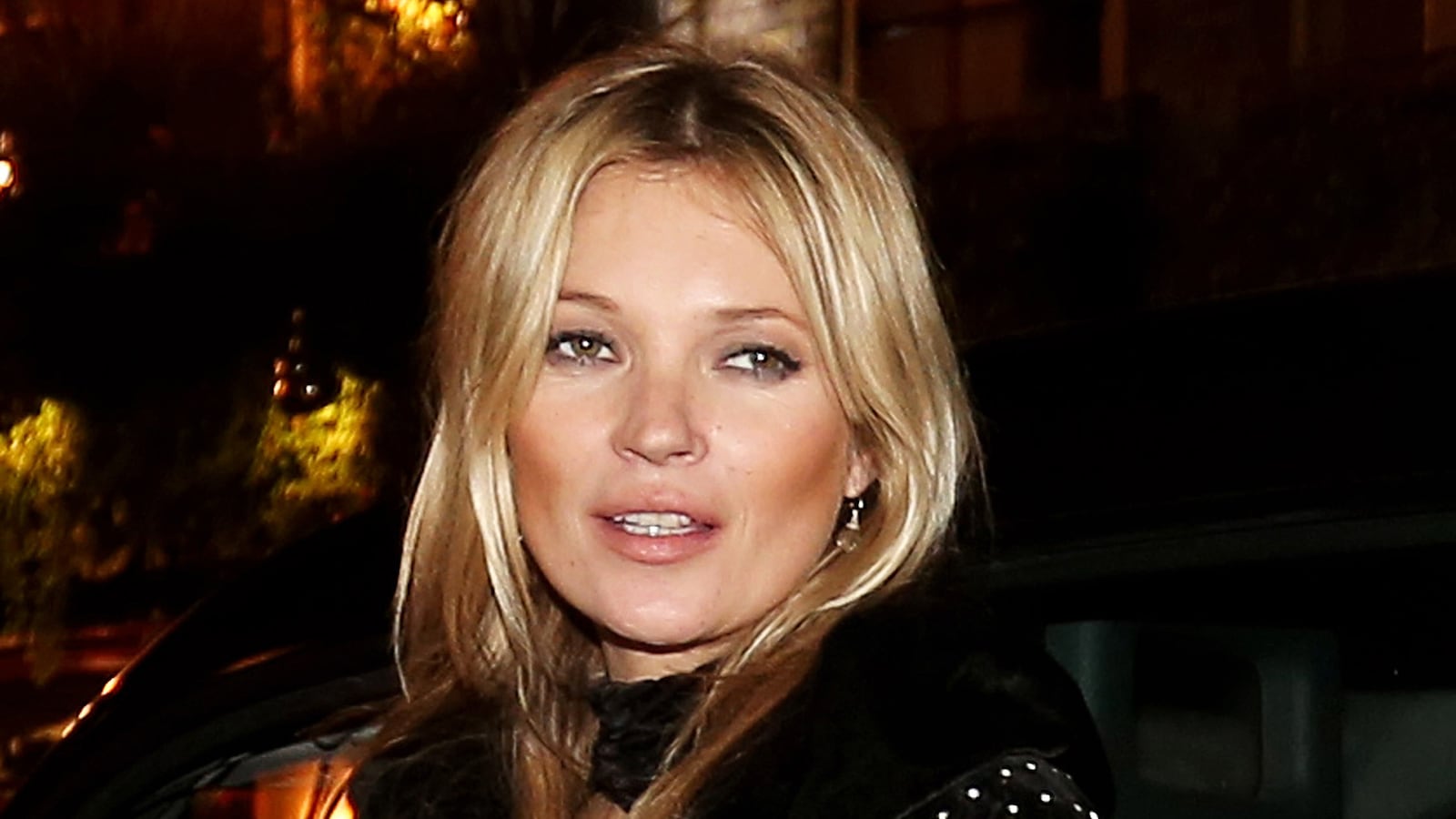 articles/2014/08/06/kate-moss-scolds-justin-bieber-at-riccardo-tisci-s-birthday-bash-kate-middleton-makes-vanity-fair-s-hall-of-fame/140806-kate-moss-bieber-cheat_hrp8ae