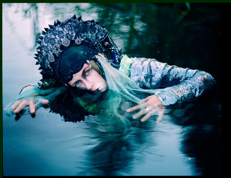 galleries/2015/02/03/gorgeous-dark-russian-fairy-tales-photos/150203-russian-fairy-tale-09_ghwzti