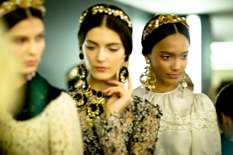 galleries/2012/02/27/versace-dolce-gabbana-prada-backstage-at-milan-fashion-week-fall-winter-2012-photos/milan-fashion-backstage-16_ahcrzk