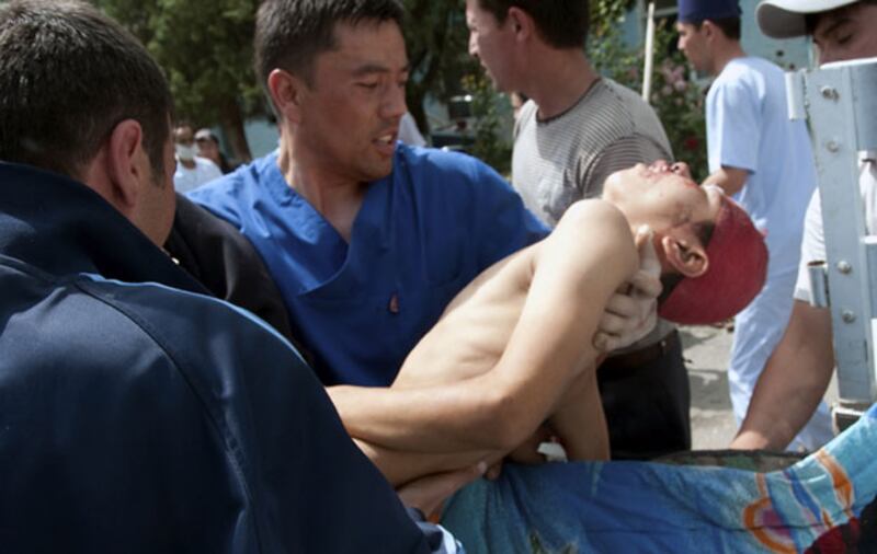 galleries/2010/06/19/kyrgyzstan-unrest/goltz-kyrgyzstan-3_bfeabm