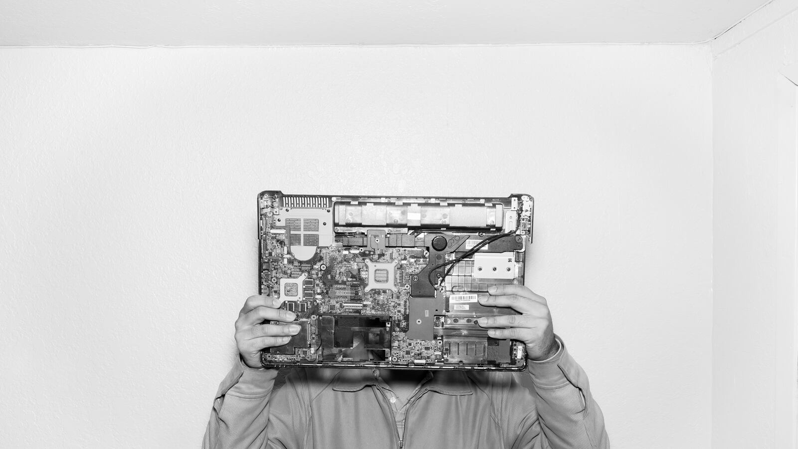 galleries/2013/11/22/alec-soth-documents-life-in-silicon-valley-photos/131120-alec-soth-gal-tease_tc9dnw