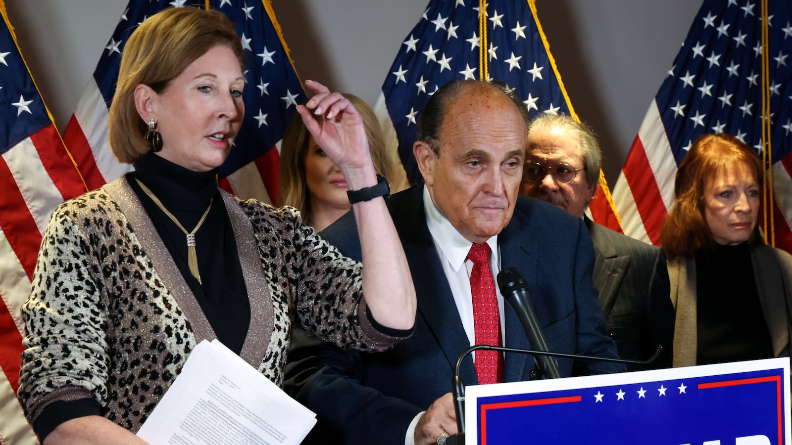 2020-11-23T184924Z_578207820_RC269K97XR2D_RTRMADP_3_USA-ELECTION-TRUMP-POWELL_wdsxv3