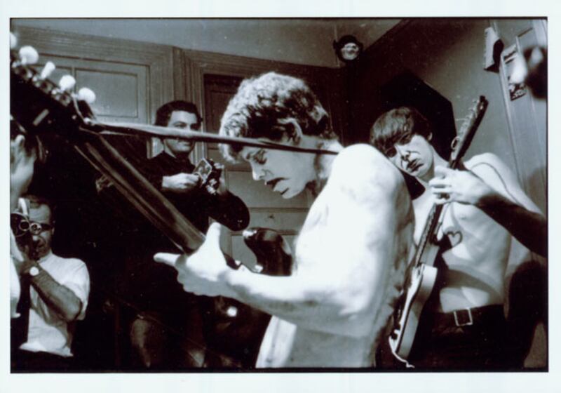 galleries/2009/12/09/the-velvet-underground/velvet-underground-3_m9gapt