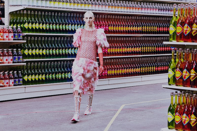 galleries/2014/03/05/shop-til-you-drop-at-chanel-fall-winter-2014-paris-fashion-week-photos/140305-harry-carr1_keugwy