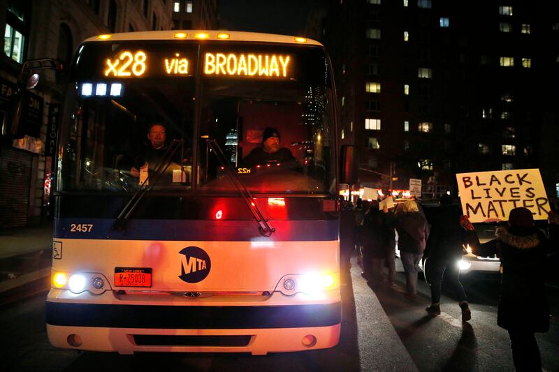 galleries/2014/12/05/day-2-scenes-from-the-eric-garner-protests-photos/141204-garner-5_xtwykn