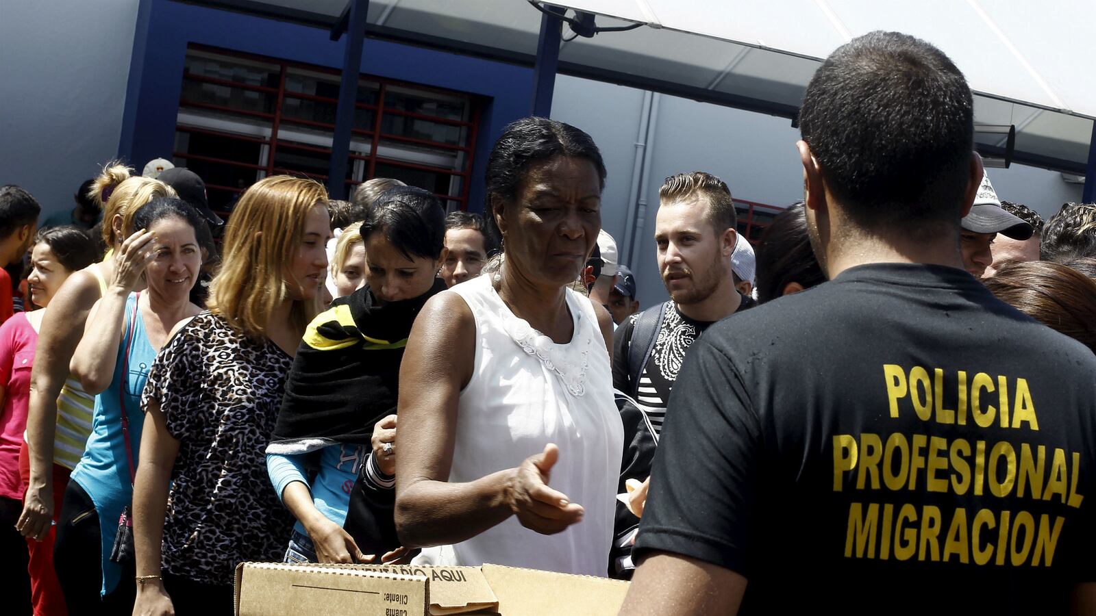 cheats/2015/12/28/stranded-cuban-migrants-allowed-in-u-s/151228-cuban-migrants-costa-rica-cheat_pyfky4