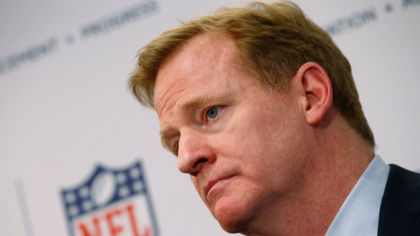 cheats/2014/09/19/roger-goodell-comes-out-of-hiding/140919-nfl-goodell-cheat_ysegl8