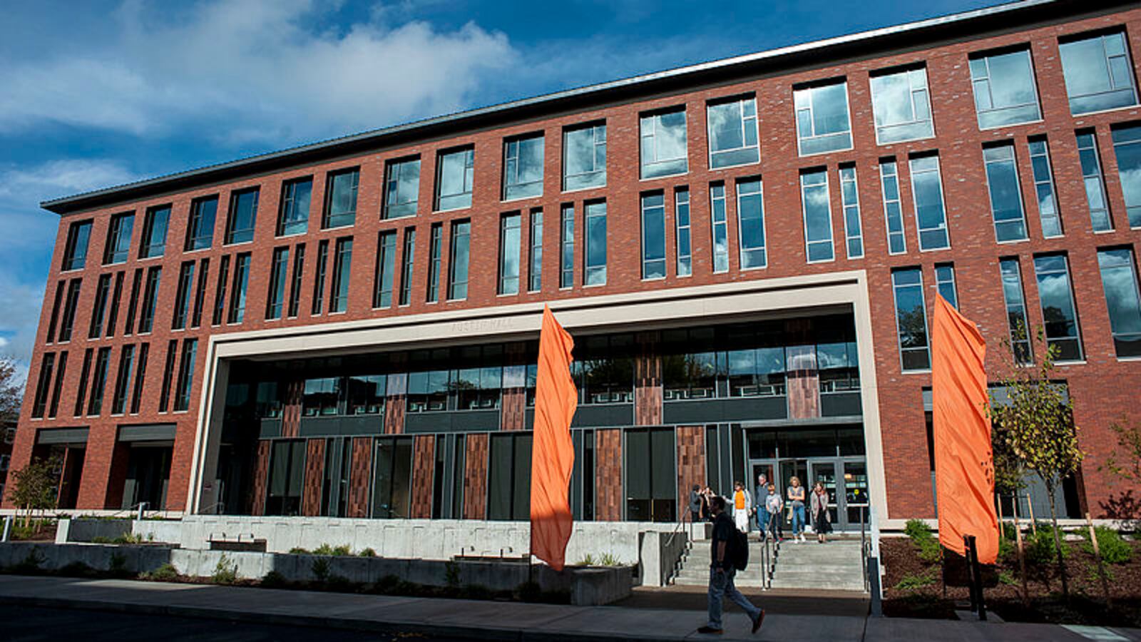 Austin_Hall_OSU_COB_gh9nbf