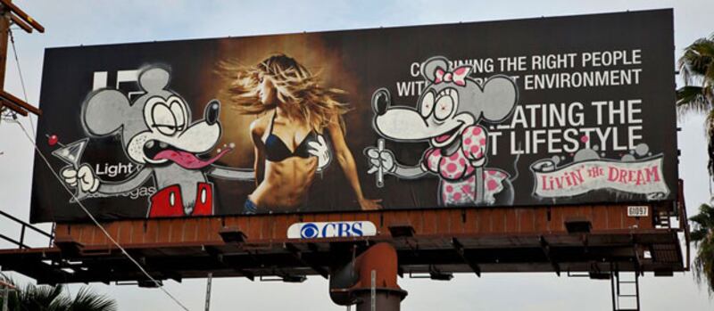 galleries/2011/02/18/banksy-takes-los-angeles/banksy-in-la-3_k63dl4