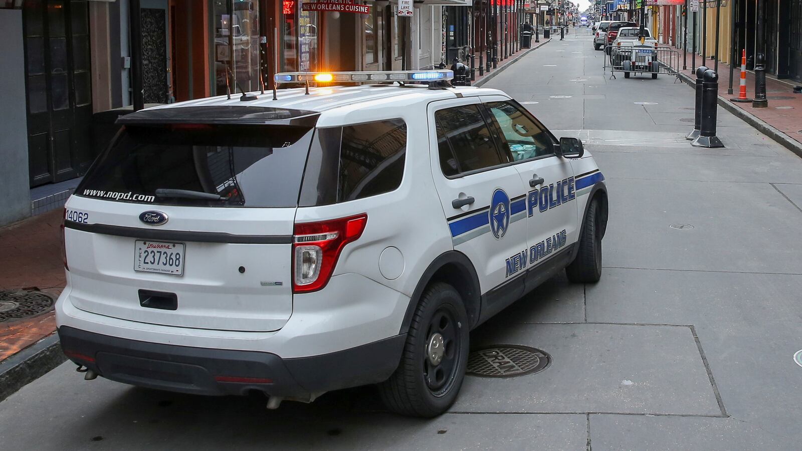 new_orleans_police_car_y8feeb