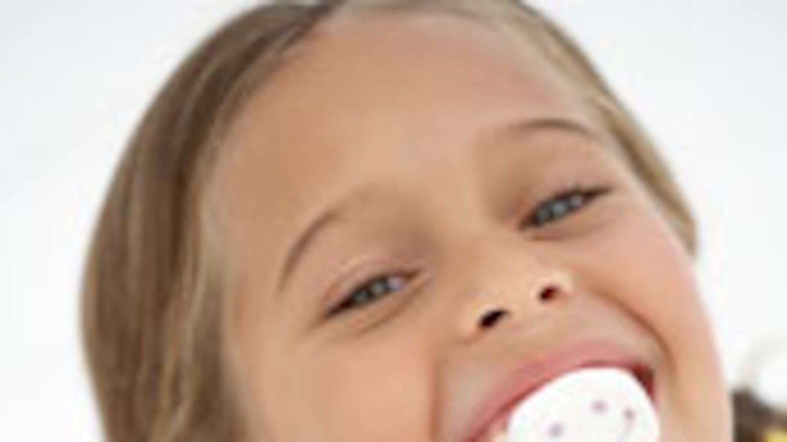 articles/2010/02/19/just-let-them-eat-the-marshmallow/bronson-marshmallow-test_83223_e8iqac