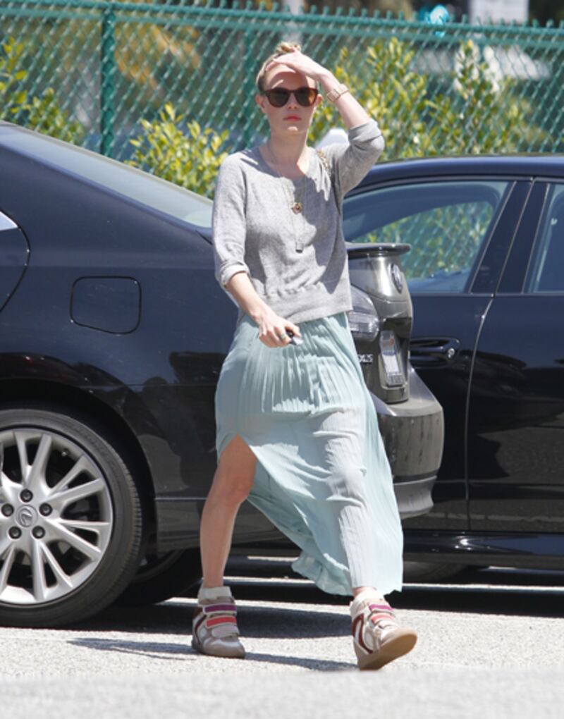 galleries/2012/05/30/elle-fanning-beyonce-more-stars-in-sneaker-wedges-photos/sneaker-wedges-bosworth_ofbnav