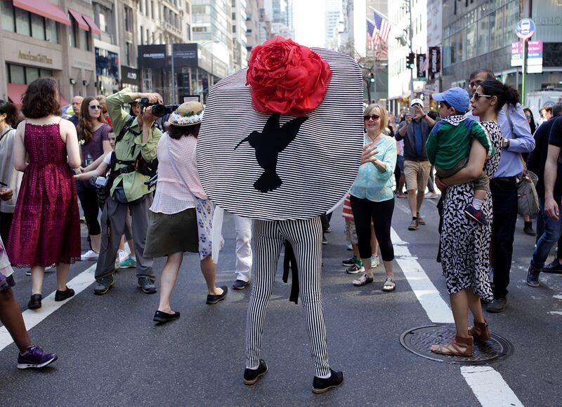 galleries/2018/01/01/easter-bonnet-parade-new-york-city/170414_easter_bonnet_18_zk9ubg