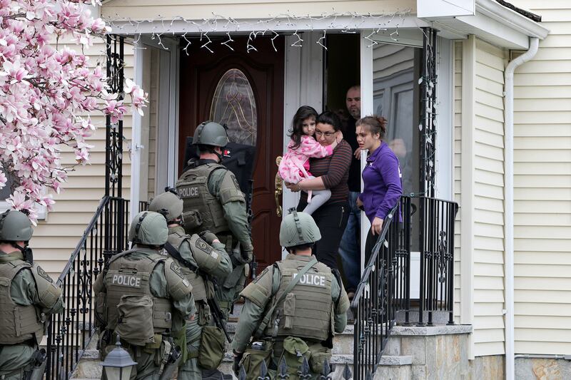 galleries/2013/04/19/boston-marathon-bombers-pre-dawn-manhunt-photos/130419-manhunt-shelter-in-place-cheat_hzv2m9