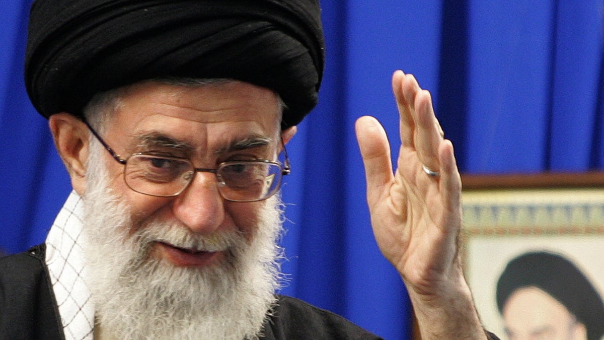 cheats/2015/11/03/iran-death-to-america-is-not-a-threat/151103-iran-khomeni-cheat_ioh7aq