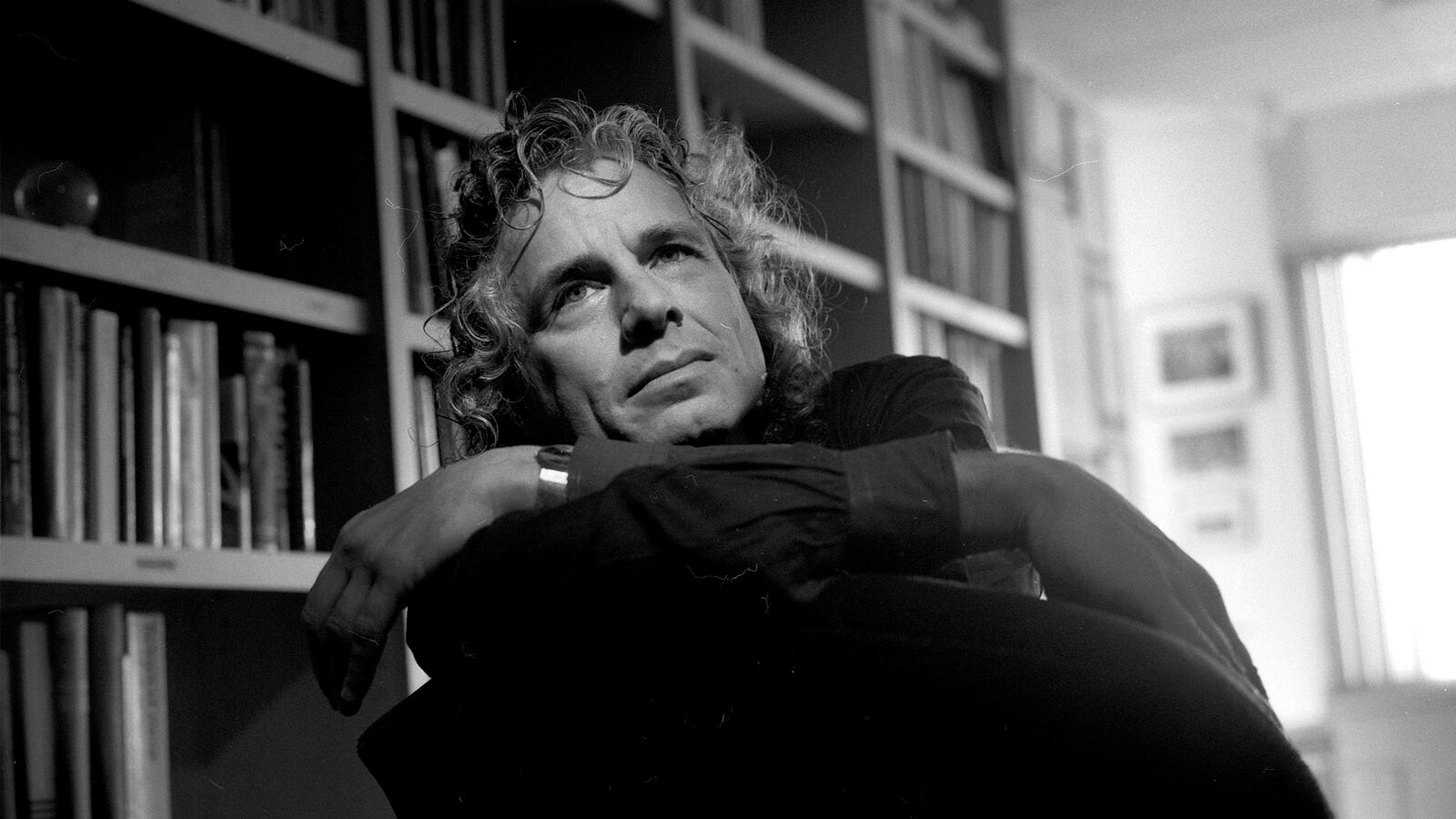 articles/2014/11/03/go-ahead-end-with-a-preposition-grammar-rules-we-all-can-live-with/141102-romeo-steven-pinker-tease_kbzh4b