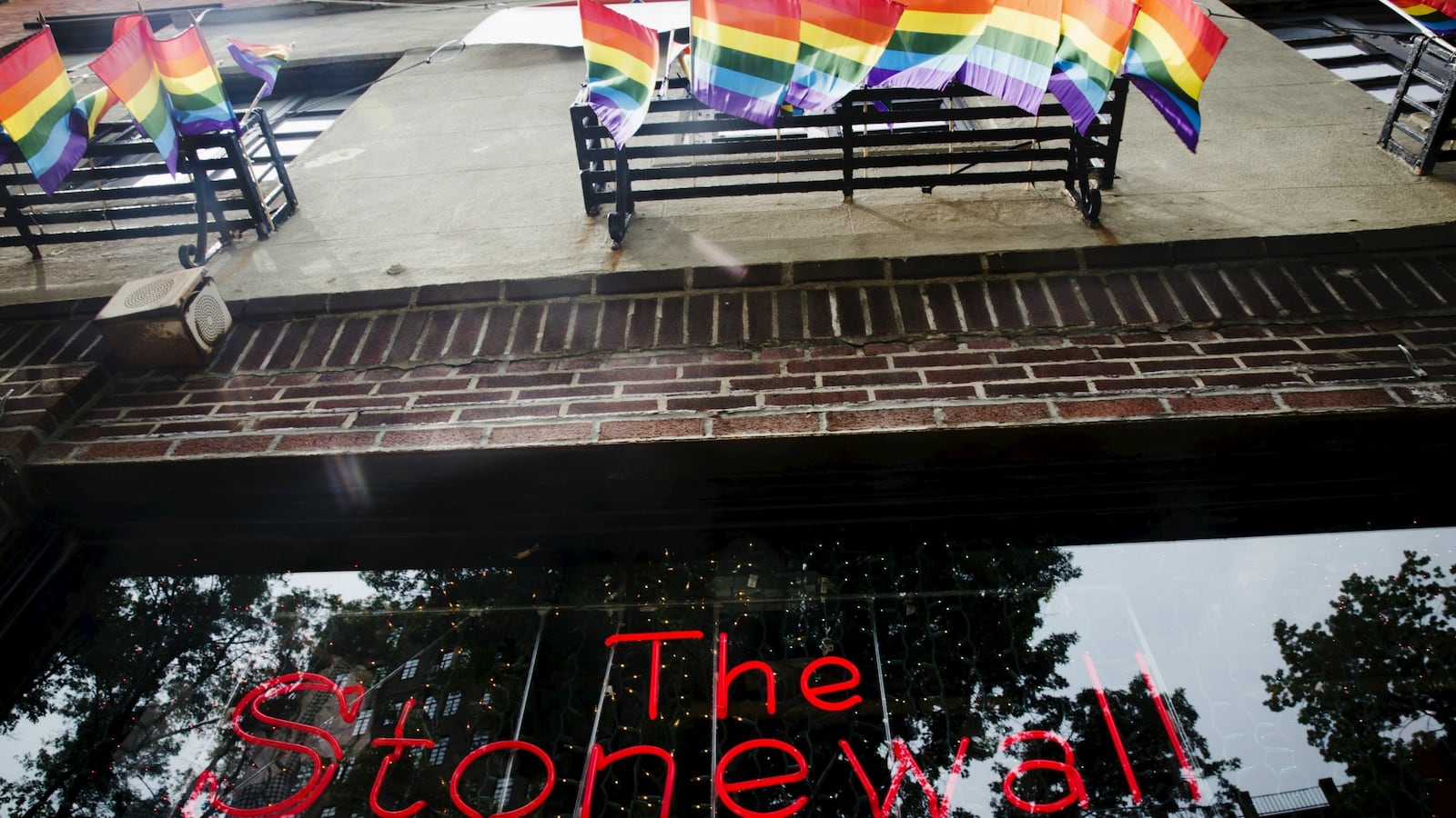 cheats/2016/06/24/obama-makes-stonewall-first-national-lgbt-monument/160624-stonewall-inn-cheat_oqioxw
