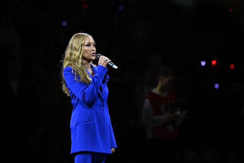 US singer Vanessa Williams sings the US anthem before the 2025/2026 NBA season basketball match between the Memphis Grizzlies and Orlando Magic at the O2 Arena in London on January 18, 2026. (Photo by Glyn KIRK / AFP via Getty Images)