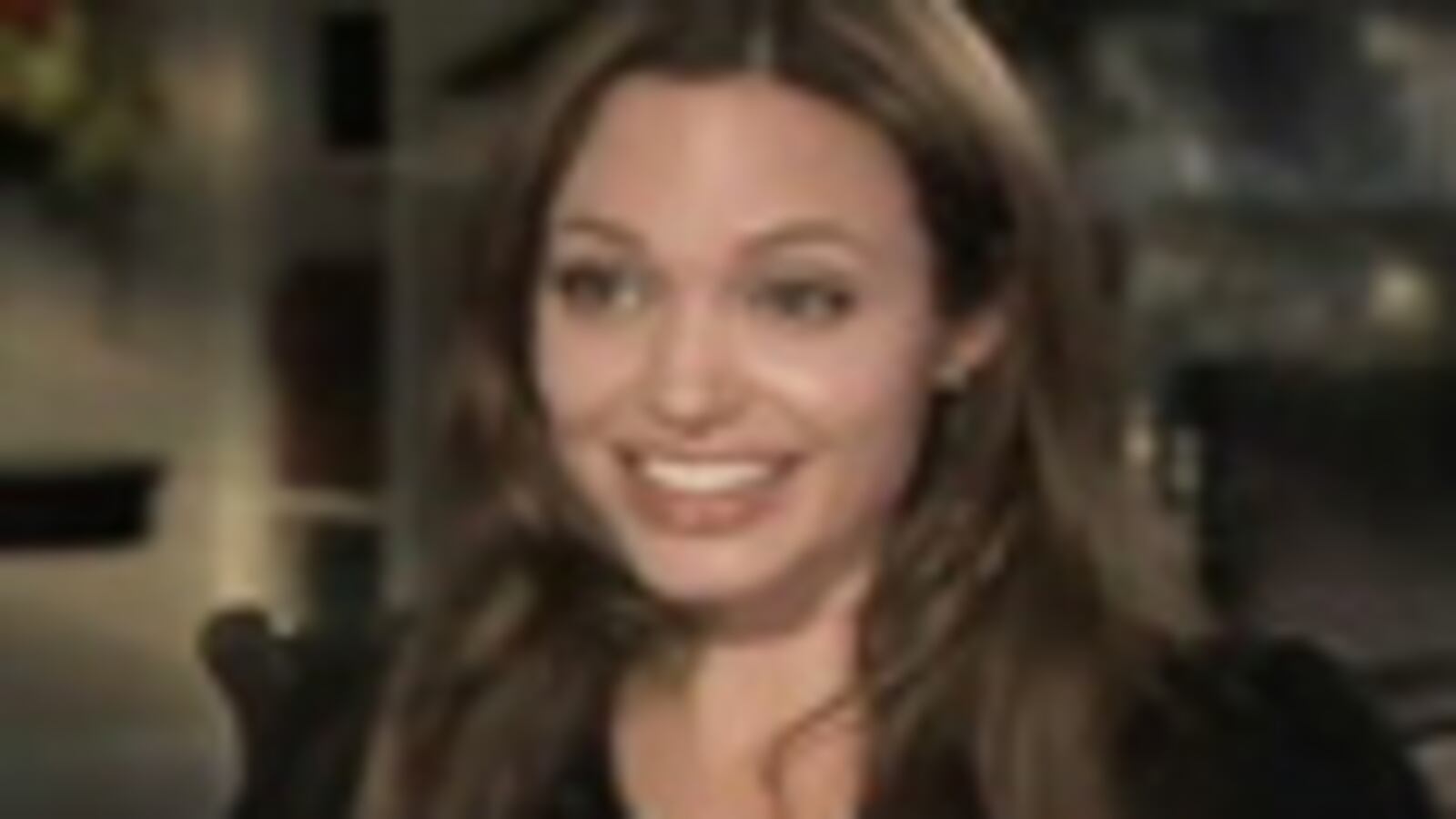 videos/2009/06/19/angelinas-case-for-refugees/today-angelina-refugees_32976_ccwcft