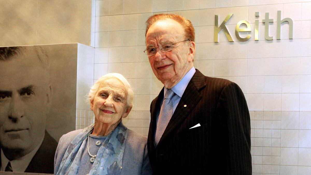 articles/2011/07/20/rupert-murdoch-scandal-his-mother-warned-of-invasion-of-privacy-risks/elizabeth-rupert-murdoch-lesser_fsrqqo