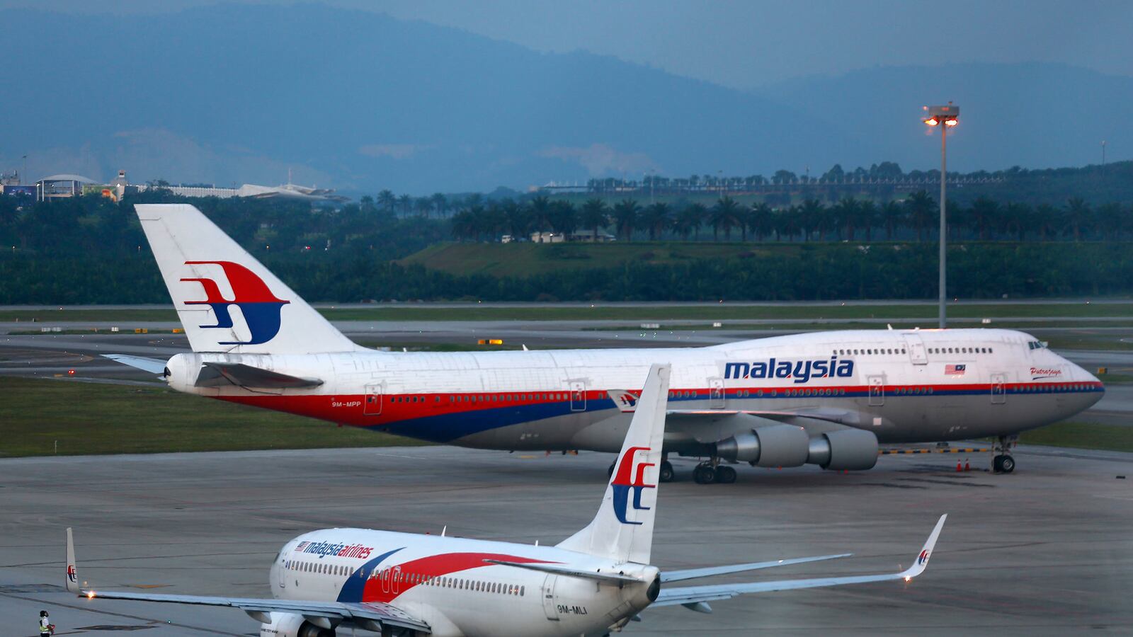 cheats/2014/05/28/pings-may-not-have-come-from-mh370/140529-mh370-cheat_rgoceu